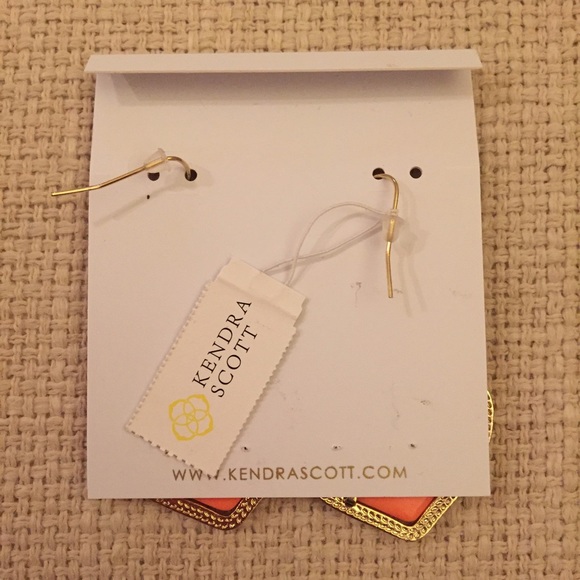 Kendra Scott Coral Alexandra Earrings! - Picture 2 of 3