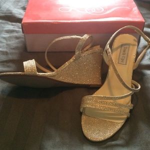 💥BRAND NEW💥 champagne wedges