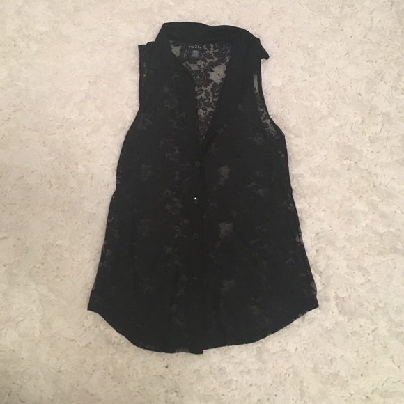 Black lace collared tank top