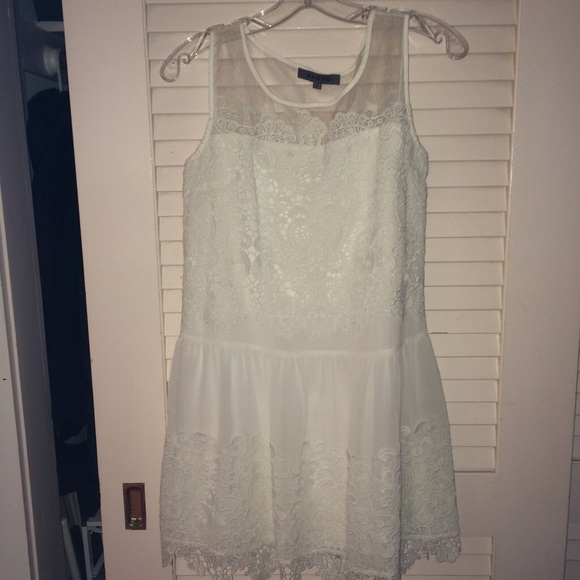 White short sleeveless dress