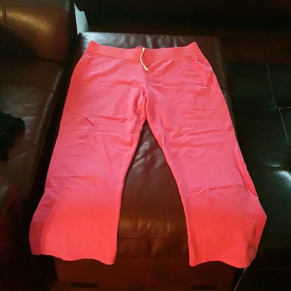 Nike dri fit small size 4 to 6 fits medium also