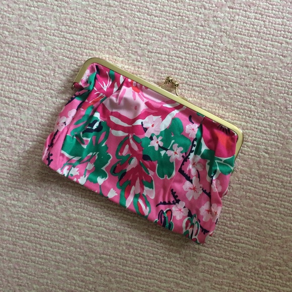 Lilly clutch