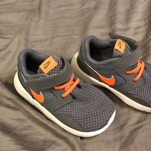 Nike toddler boy shoes size 7.