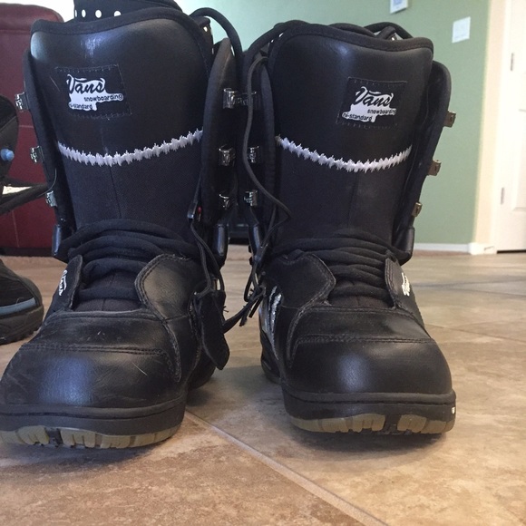 Women's Size 6 Vans Snowboarding Boots