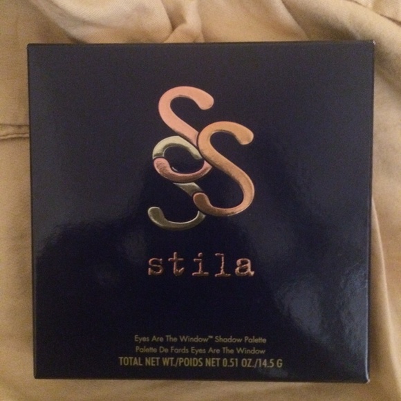 Stila Eyeshadow Palette🎨 - Picture 3 of 3