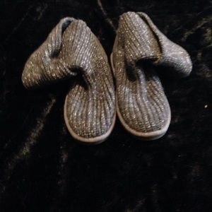 Uggs extra pics available.