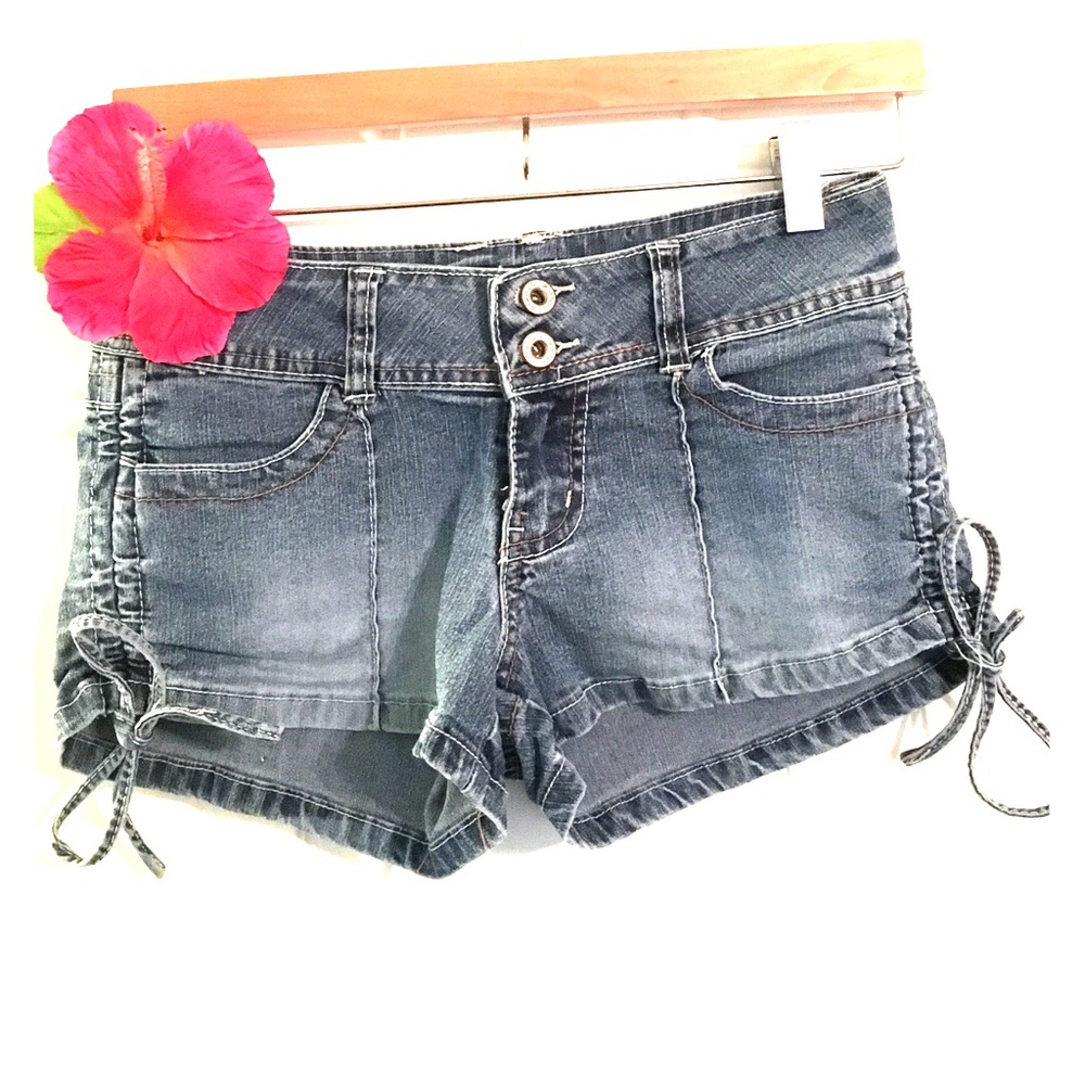 Super cute jean shorts✌️