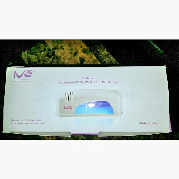 Nail dryer