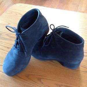 Dansko Lucille bootie size 37