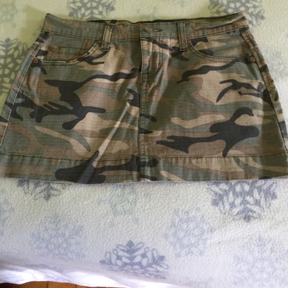 Juniors Mossimo Camo mini skirt