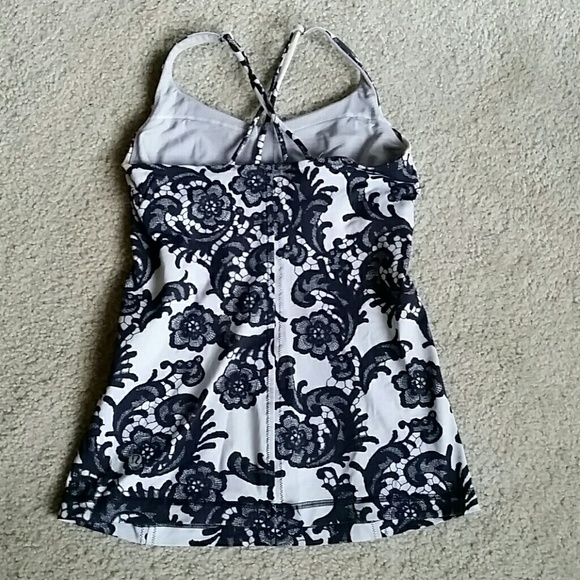 *SOLD!* Lululemon Free To Be Tank Sz 4 - Picture 2 of 3