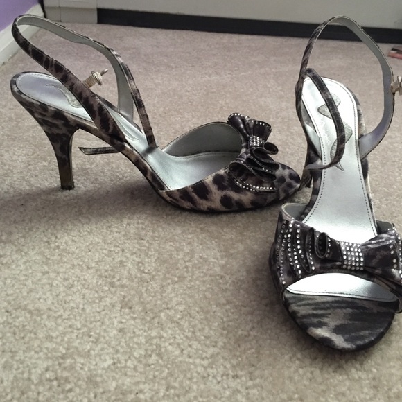 Cheetah Print and Studded bow Heels - Picture 1 of 3