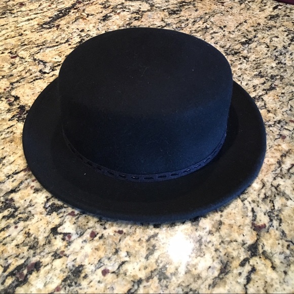 BCBGeneration Accessories - ☂️CC SALE☂️BCBG Stitched Boater Hat