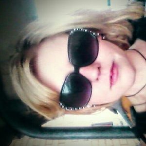 Meet your Posher, Charlyn