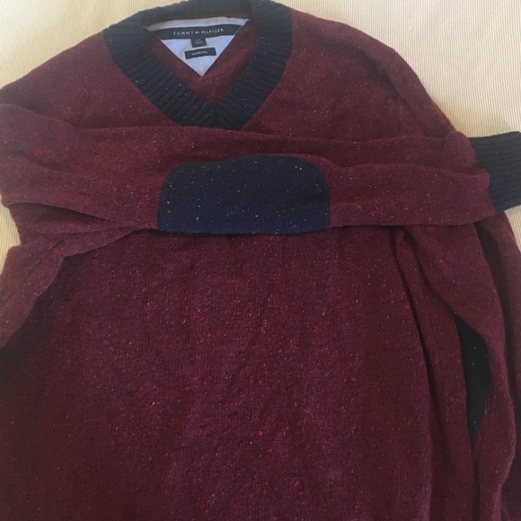 Men's large V-Neck Tommy Hilfiger Sweater. - Picture 2 of 2