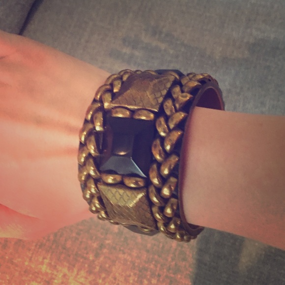 C. Wonder gold and black metal bangle