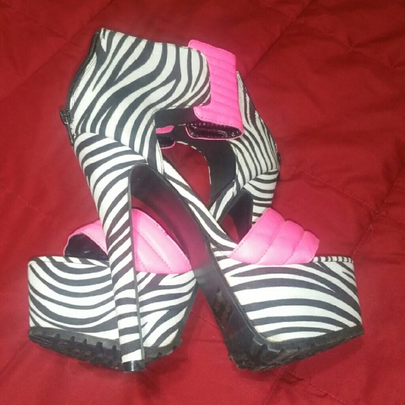 Pumps - Picture 1 of 3