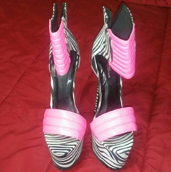 Pumps - Picture 2 of 3