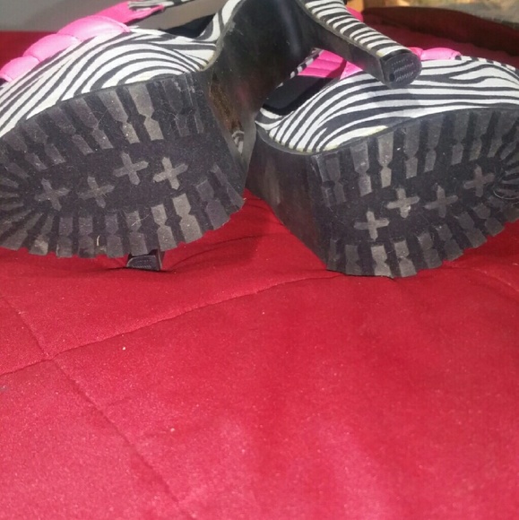 Pumps - Picture 3 of 3