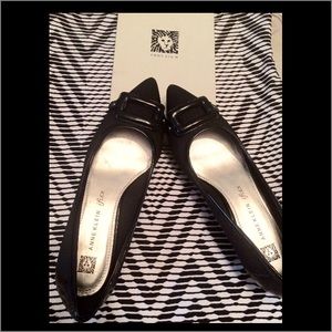 Adorable Ann Klein Kitten Heel In Black.
