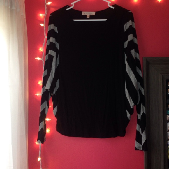 Black top w/ striped sleeves - Picture 1 of 3
