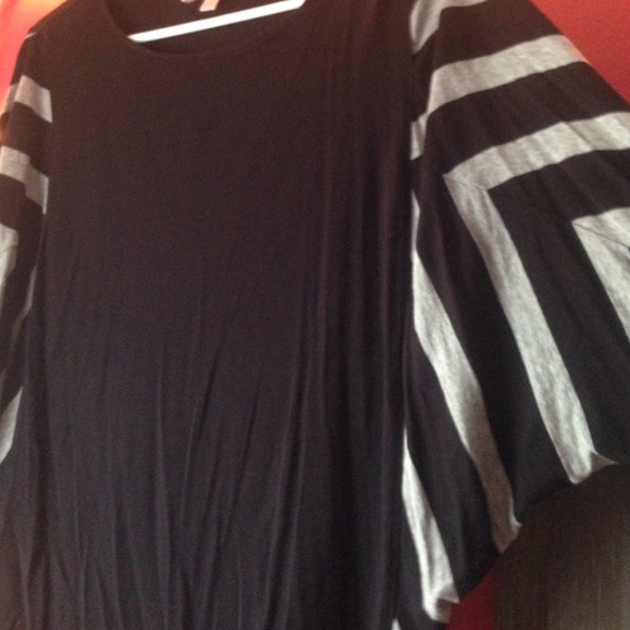 Black top w/ striped sleeves - Picture 2 of 3
