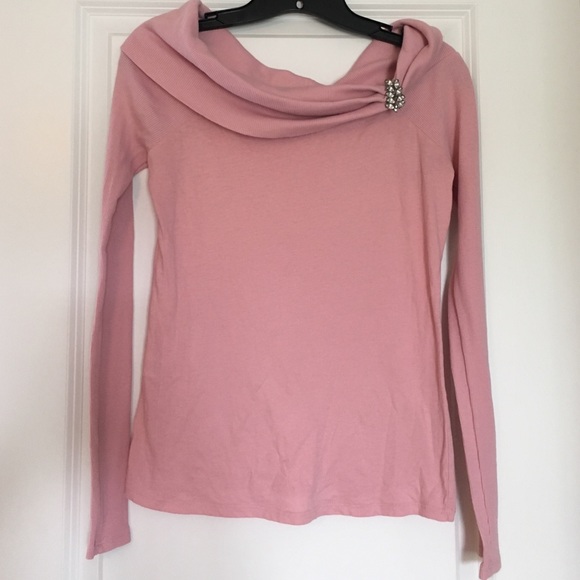 Beautiful express top with broach size medium - Picture 1 of 1