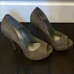 Jessica Simpson grey suede open toed pump