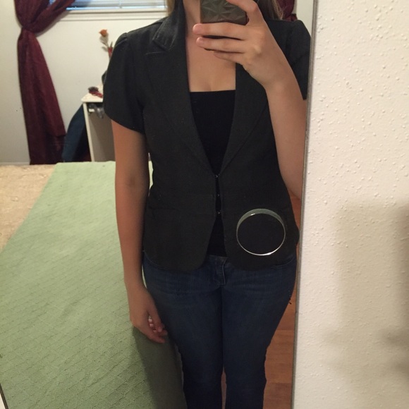 Grey Short sleeve blazer jacket.