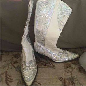 White Glitzy Cowgirl Boots