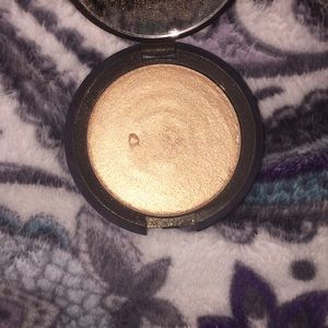Becca X Jaclyn Hill Champagne Pop! Highlighter 🍾