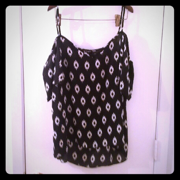 Open shoulder flowy top