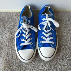 Bright blue low top converse