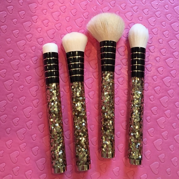 Makeup brushes