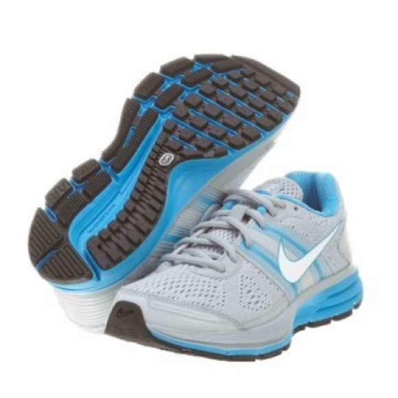 NWB Nike Air Pegasus 29 sneakers.