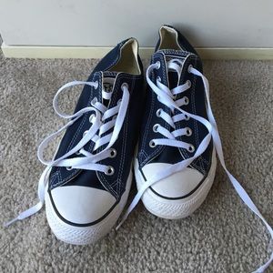 Navy blue low top converse