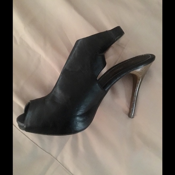 Heels - Picture 2 of 3