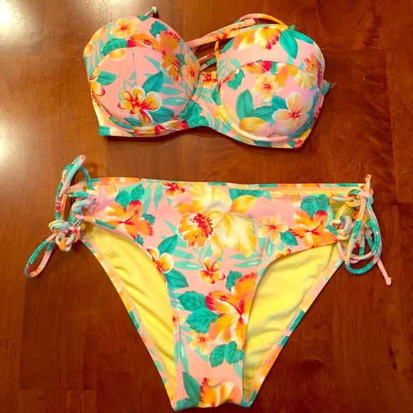 🌼2 Piece Floral Design Bathing Suit🌼