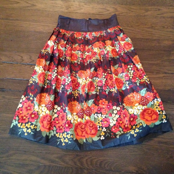 H&M Pleated Knee-Length Skirt