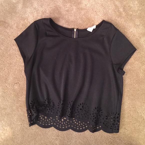 Black cropped shirt