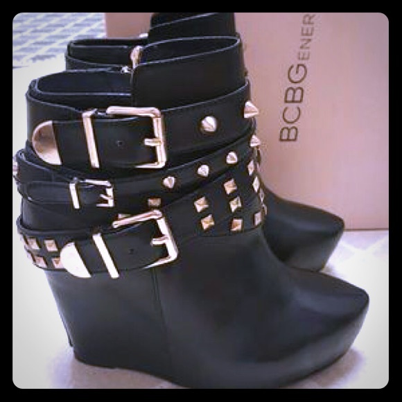BCBG BG-ASPEN BLACK FLAT ANKLE BOOTS