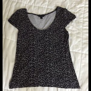 New Banana republic gray and white Scoop neck tee