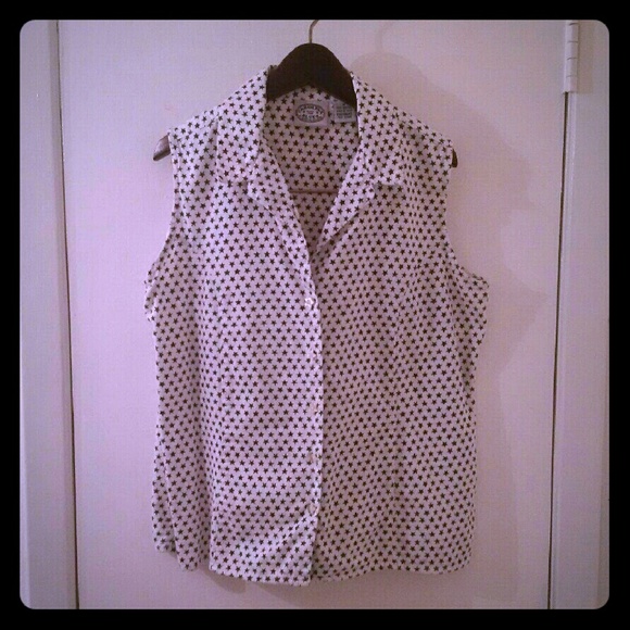Stary collared top.