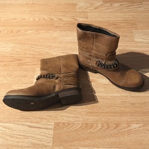 MUST GO! Will take BEST OFFER! Coconut Tan boots