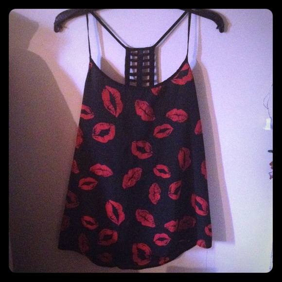Black tank with lips on it