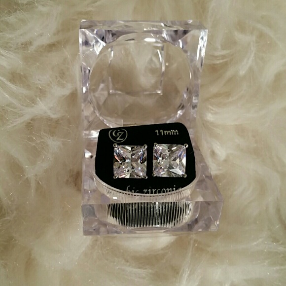 πππHost Pickππ Cubic Zirconia Stud - Picture 2 of 4