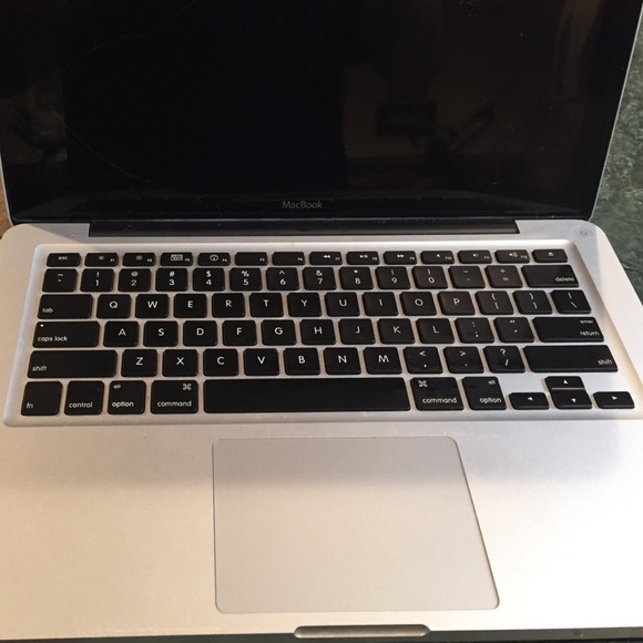 Broken MacBook Pro cracked screen keyboard is fine - Picture 3 of 3