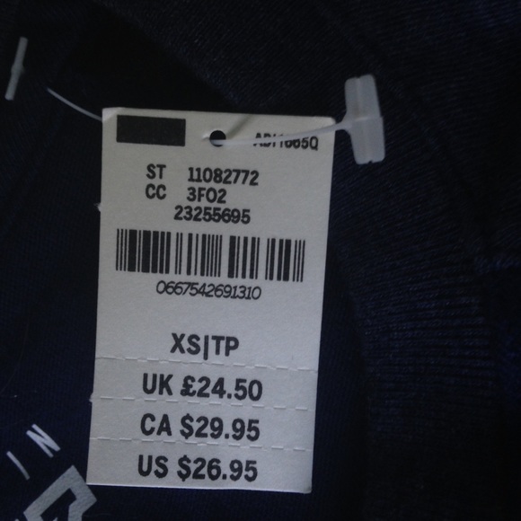 NWT VS PINK SLEEP TEE - Picture 3 of 3