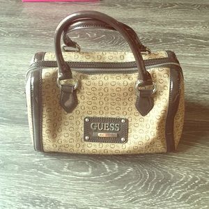 AUTHENTIC BRAND NEW Guess Bag