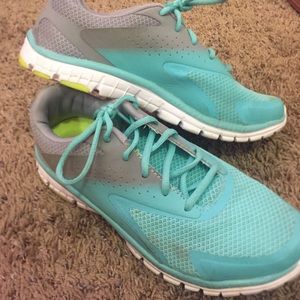 Size 9-1/2 Tennis Shoe!!